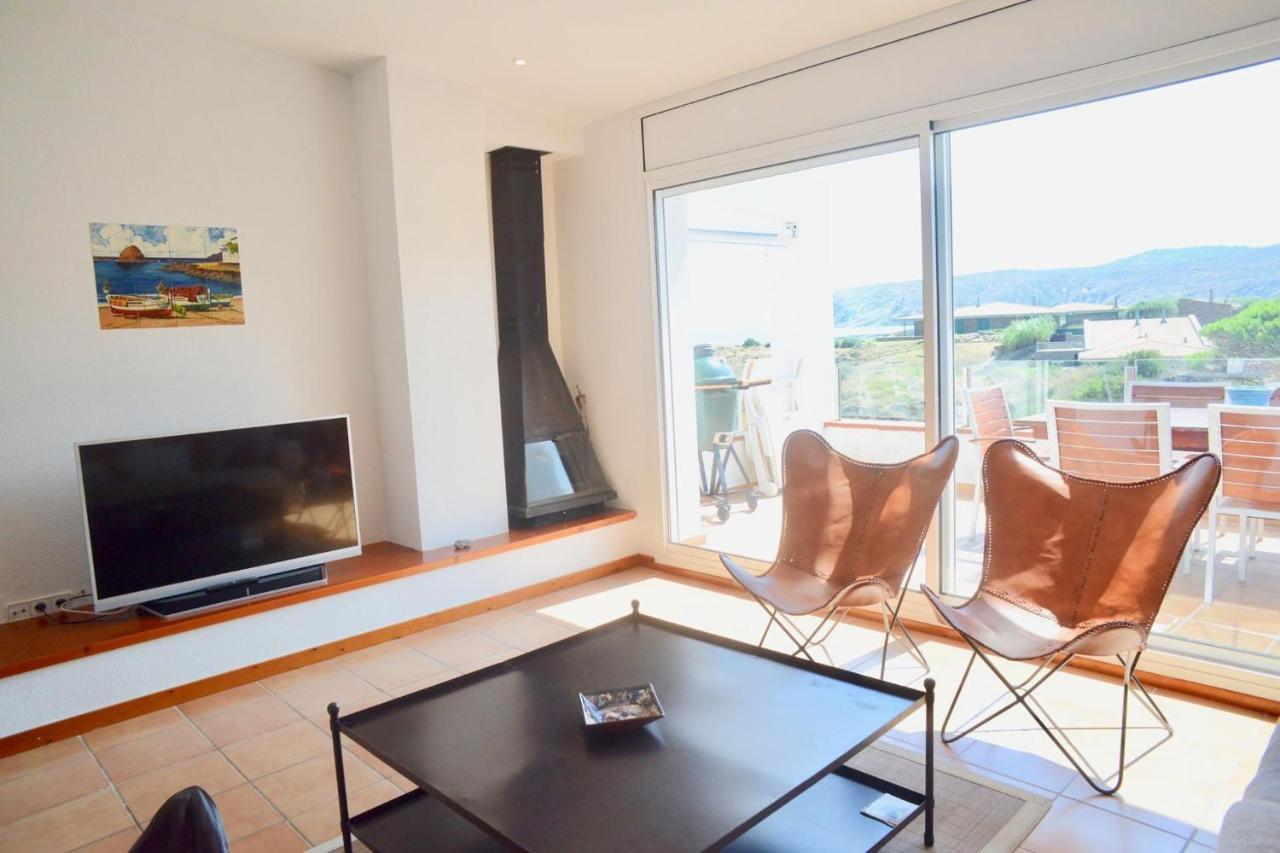 Beachfront Duplex With Terrace And Sea Views - Cadaqués Εξωτερικό φωτογραφία