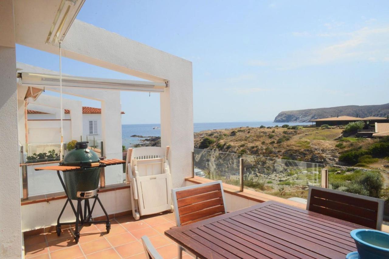 Beachfront Duplex With Terrace And Sea Views - Cadaqués Εξωτερικό φωτογραφία