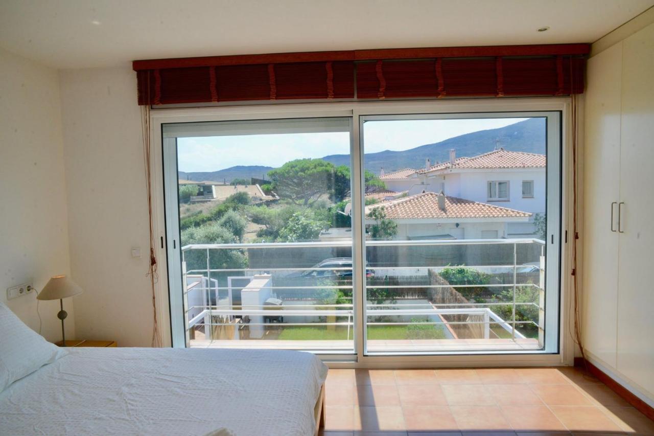 Beachfront Duplex With Terrace And Sea Views - Cadaqués Εξωτερικό φωτογραφία