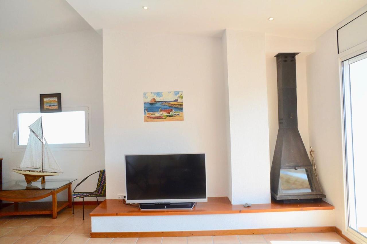 Beachfront Duplex With Terrace And Sea Views - Cadaqués Εξωτερικό φωτογραφία