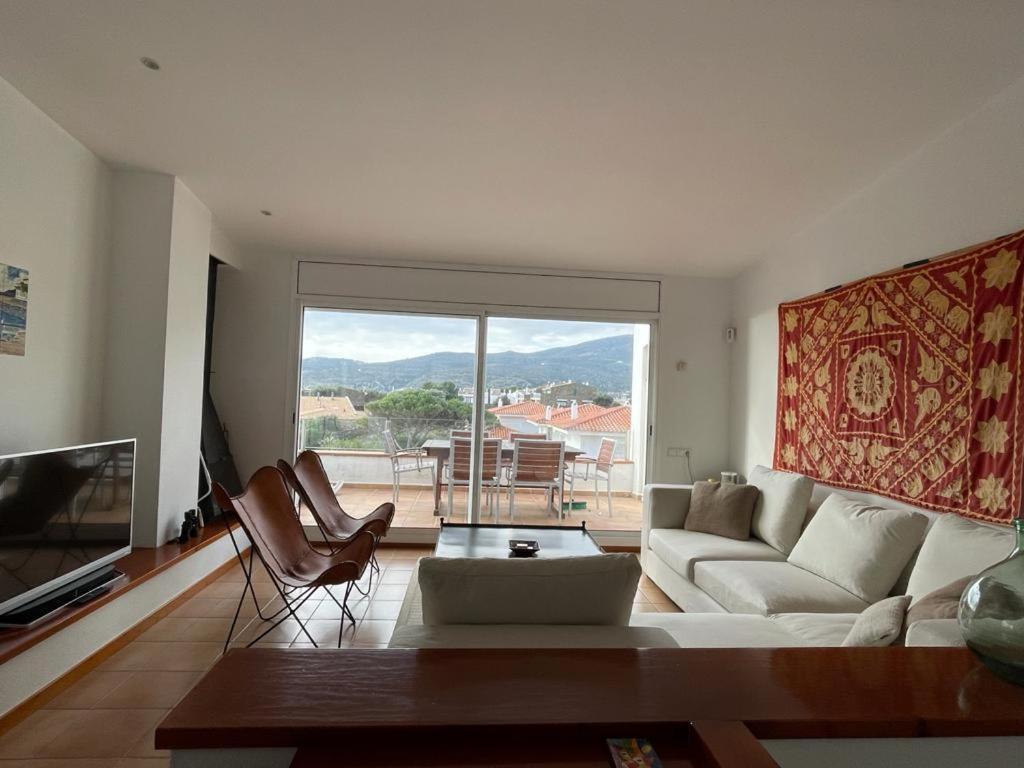 Beachfront Duplex With Terrace And Sea Views - Cadaqués Εξωτερικό φωτογραφία
